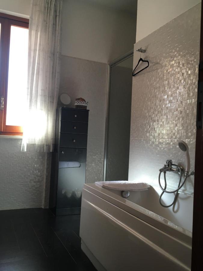 לדיספולי Casa Di Lucia B&B מראה חיצוני תמונה